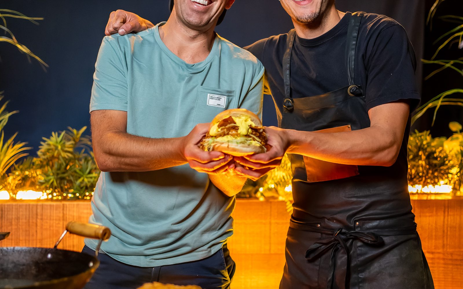 El equipo de Can Xam&Pa con sus burgers
